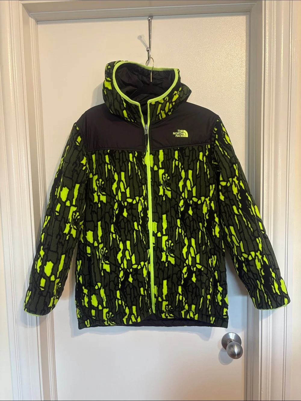 The North Face Black & Neon Green Patterned Puffer Jacket reversible size XL